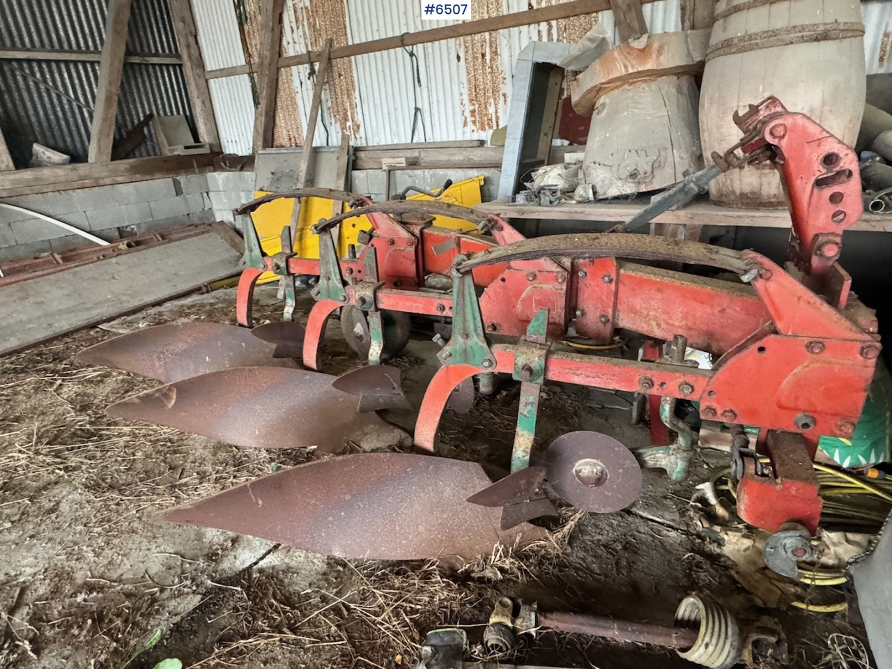 Kverneland 3-furrow plough - Maanmuokkauskone: kuva Kverneland 3-furrow plough - Maanmuokkauskone Kverneland 3-furrow plough - Maanmuokkauskone: kuva Kverneland 3-furrow plough - Maanmuokkauskone