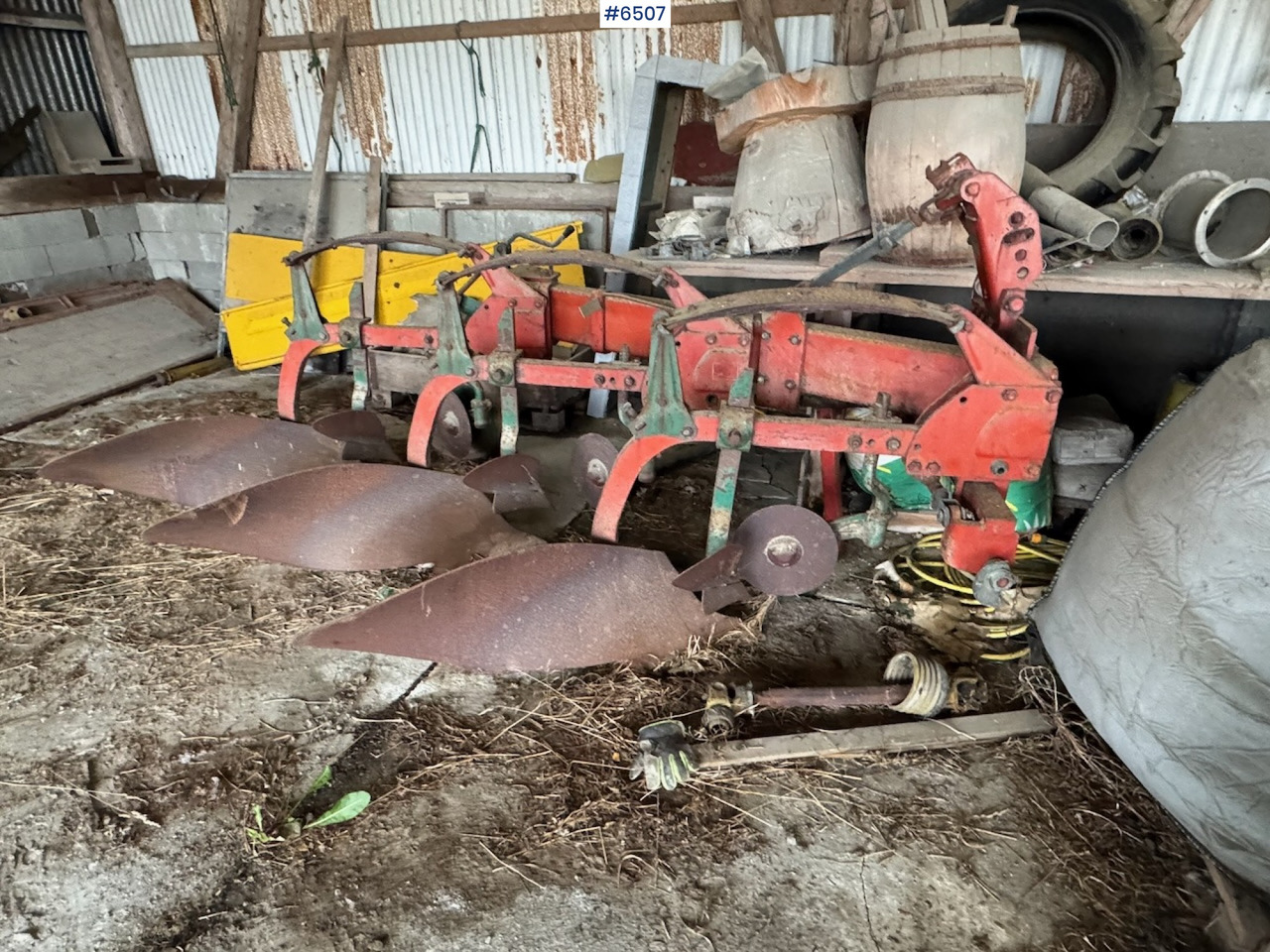 Kverneland 3-furrow plough - Maanmuokkauskone: kuva Kverneland 3-furrow plough - Maanmuokkauskone Kverneland 3-furrow plough - Maanmuokkauskone: kuva Kverneland 3-furrow plough - Maanmuokkauskone