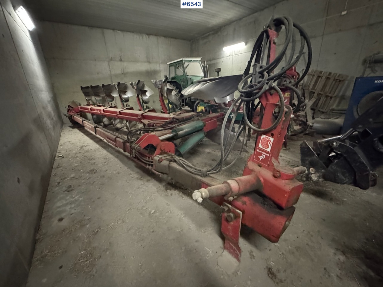 Kverneland PB100 6-Flour Vario Semi-Reversible Plough - Maanmuokkauskone: kuva Kverneland PB100 6-Flour Vario Semi-Reversible Plough - Maanmuokkauskone Kverneland PB100 6-Flour Vario Semi-Reversible Plough - Maanmuokkauskone: kuva Kverneland PB100 6-Flour Vario Semi-Reversible Plough - Maanmuokkauskone