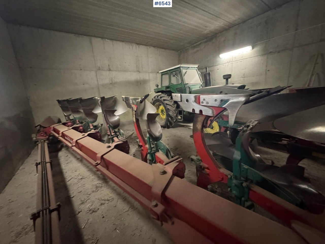 Kverneland PB100 6-Flour Vario Semi-Reversible Plough - Maanmuokkauskone: kuva Kverneland PB100 6-Flour Vario Semi-Reversible Plough - Maanmuokkauskone Kverneland PB100 6-Flour Vario Semi-Reversible Plough - Maanmuokkauskone: kuva Kverneland PB100 6-Flour Vario Semi-Reversible Plough - Maanmuokkauskone