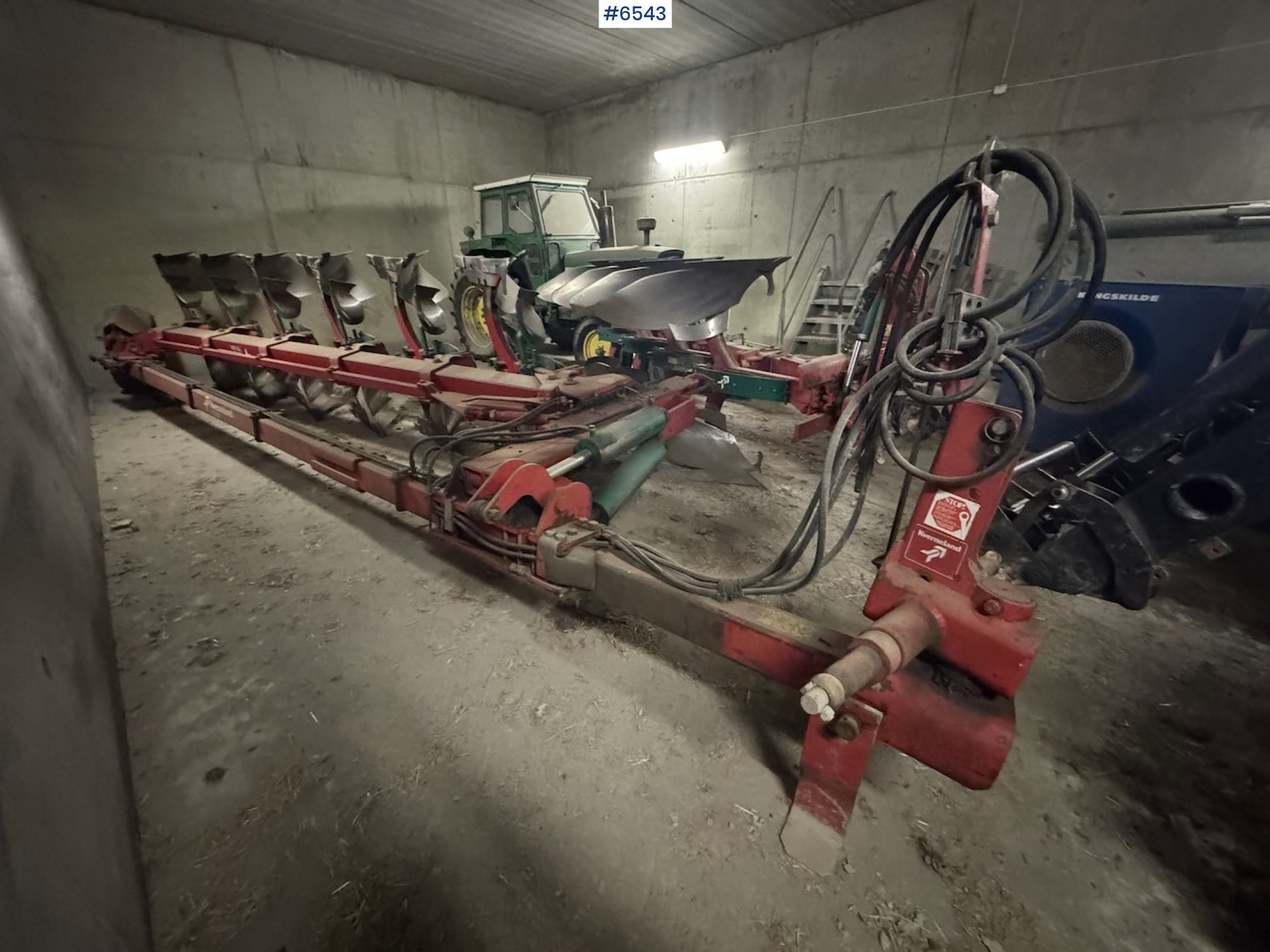 Kverneland PB100 6-Flour Vario Semi-Reversible Plough - Maanmuokkauskone: kuva Kverneland PB100 6-Flour Vario Semi-Reversible Plough - Maanmuokkauskone Kverneland PB100 6-Flour Vario Semi-Reversible Plough - Maanmuokkauskone: kuva Kverneland PB100 6-Flour Vario Semi-Reversible Plough - Maanmuokkauskone