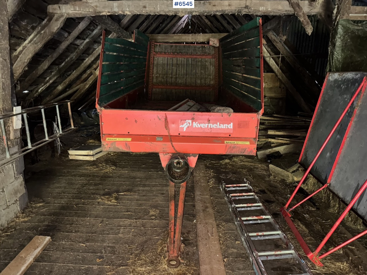 Kverneland UN 7000 Harvesting wagon w/ throwing roller. - Heinäkone: kuva Kverneland UN 7000 Harvesting wagon w/ throwing roller. - Heinäkone Kverneland UN 7000 Harvesting wagon w/ throwing roller. - Heinäkone: kuva Kverneland UN 7000 Harvesting wagon w/ throwing roller. - Heinäkone