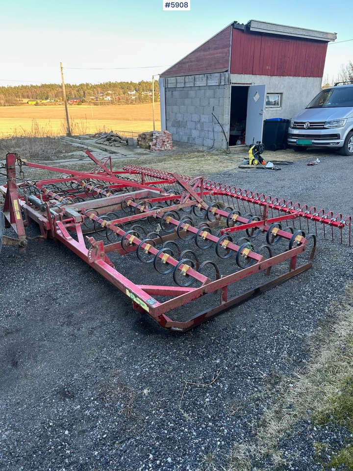 Väderstad Cultivator 4.6 m - Maanmuokkauskone: kuva Väderstad Cultivator 4.6 m - Maanmuokkauskone Väderstad Cultivator 4.6 m - Maanmuokkauskone: kuva Väderstad Cultivator 4.6 m - Maanmuokkauskone