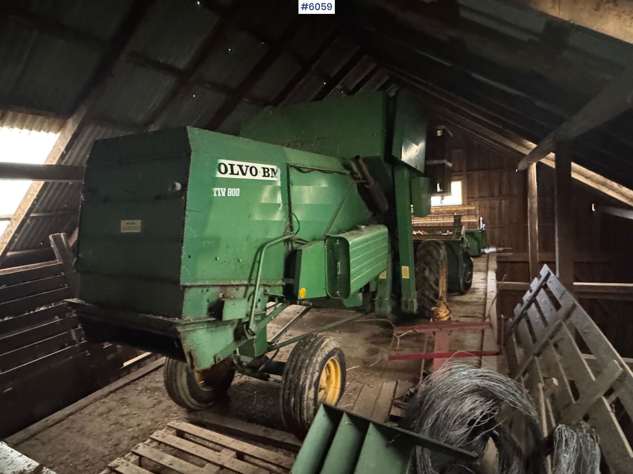 Volvo BM Aktiv 800 combine harvester - Leikkuupuimuri: kuva  Volvo BM Aktiv 800 combine harvester - Leikkuupuimuri Volvo BM Aktiv 800 combine harvester - Leikkuupuimuri: kuva  Volvo BM Aktiv 800 combine harvester - Leikkuupuimuri