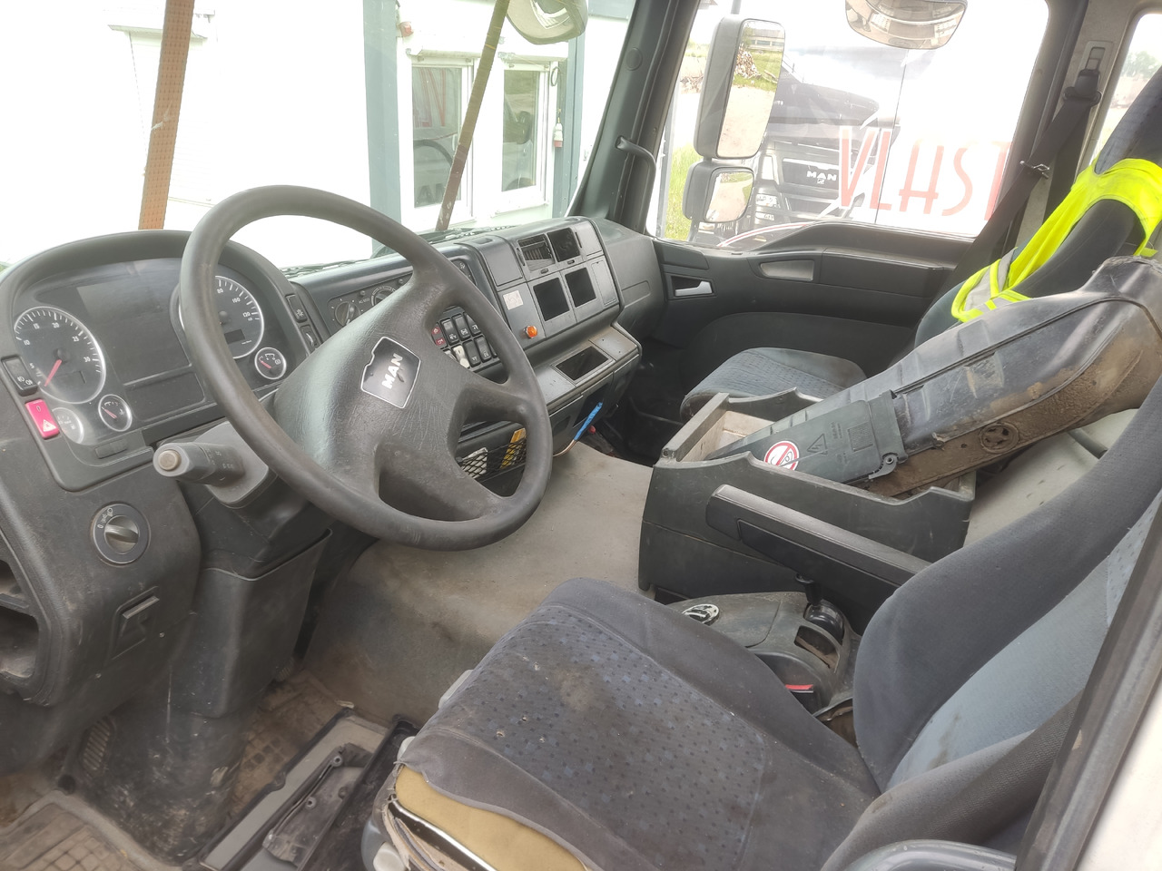 MAN cab F99/L17 - Ohjaamo: kuva MAN cab F99/L17 - Ohjaamo MAN cab F99/L17 - Ohjaamo: kuva MAN cab F99/L17 - Ohjaamo