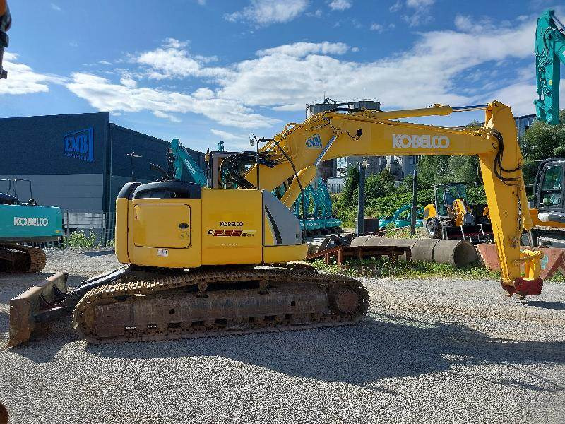 New Holland E235B SRNLC + GPS Steuerung  - Telakaivukone: kuva New Holland E235B SRNLC + GPS Steuerung  - Telakaivukone New Holland E235B SRNLC + GPS Steuerung  - Telakaivukone: kuva New Holland E235B SRNLC + GPS Steuerung  - Telakaivukone