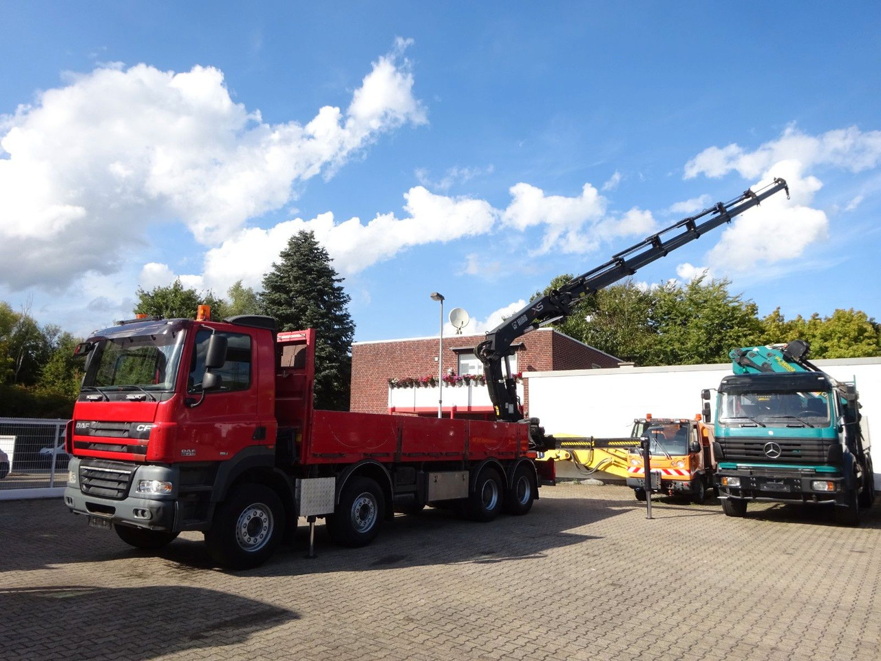 DAF 85.410 Pritsche + HIAB 322E6 Kran 8x4 - Nosturiauto: kuva DAF 85.410 Pritsche + HIAB 322E6 Kran 8x4 - Nosturiauto DAF 85.410 Pritsche + HIAB 322E6 Kran 8x4 - Nosturiauto: kuva DAF 85.410 Pritsche + HIAB 322E6 Kran 8x4 - Nosturiauto
