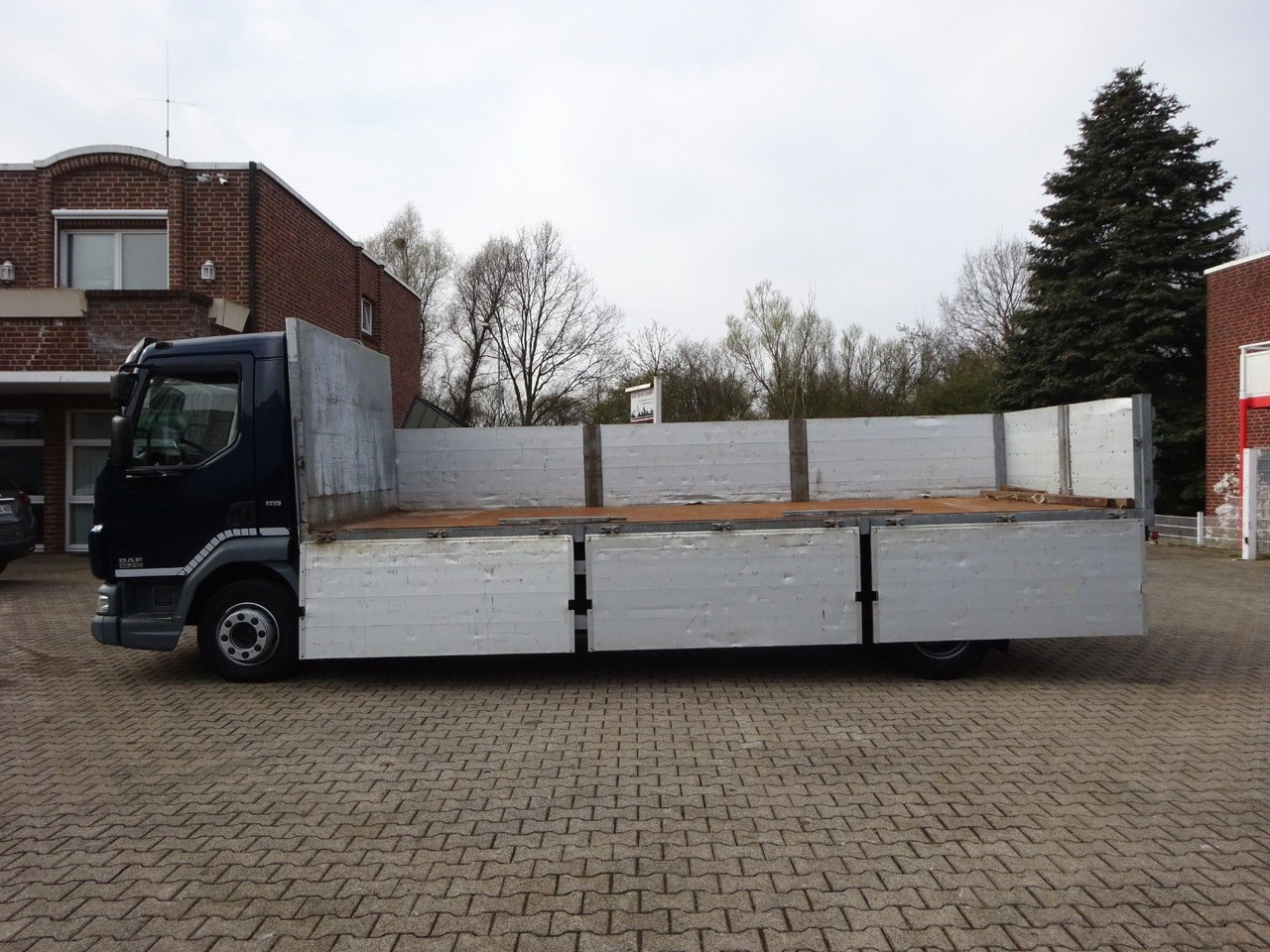 DAF LF 45.210 Kipper 4x2 - Kippiauto kuorma-auto: kuva DAF LF 45.210 Kipper 4x2 - Kippiauto kuorma-auto DAF LF 45.210 Kipper 4x2 - Kippiauto kuorma-auto: kuva DAF LF 45.210 Kipper 4x2 - Kippiauto kuorma-auto