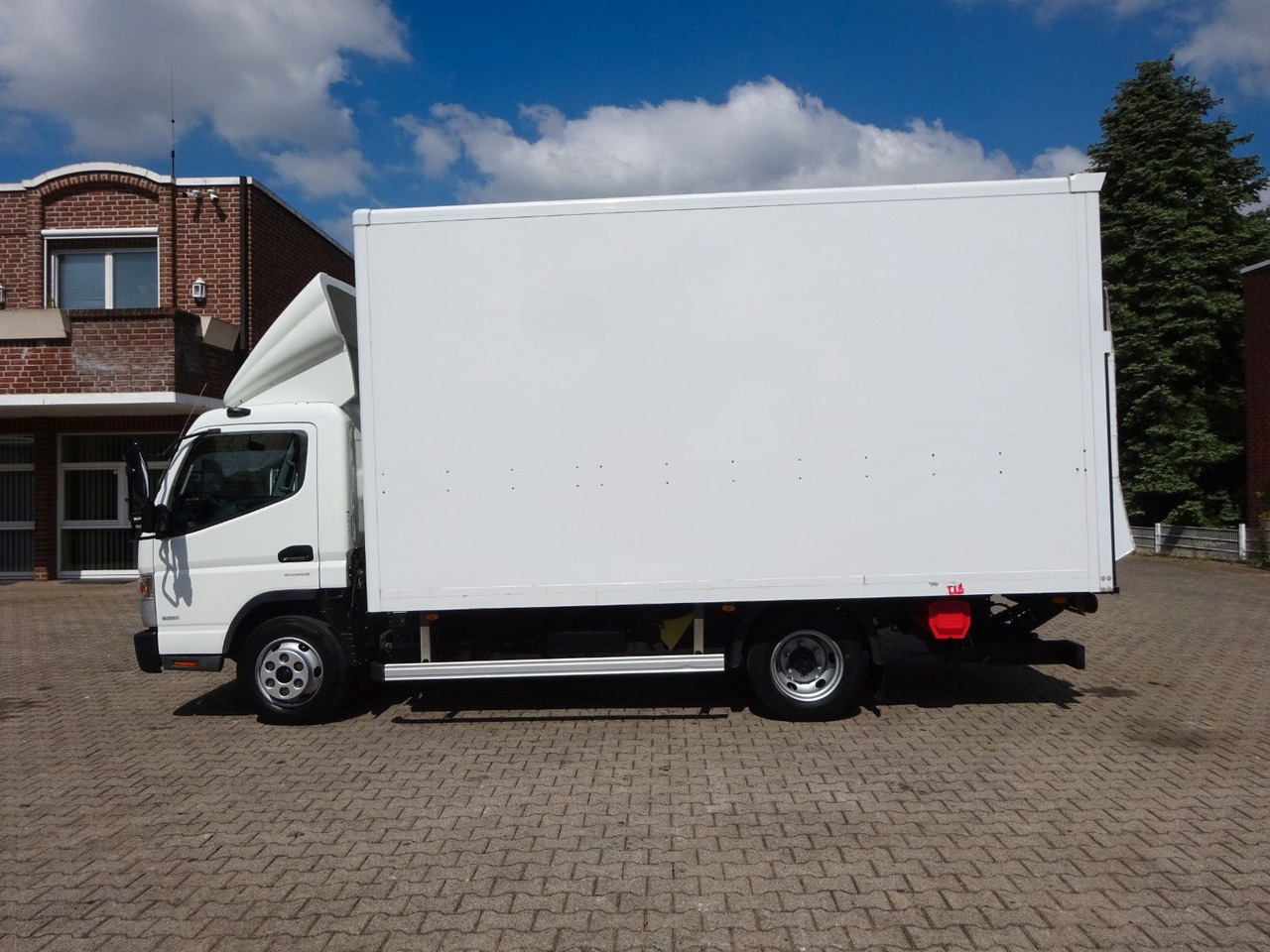 FUSO Canter 7C18 + LBW 4x2 - Jakeluauto: kuva FUSO Canter 7C18 + LBW 4x2 - Jakeluauto FUSO Canter 7C18 + LBW 4x2 - Jakeluauto: kuva FUSO Canter 7C18 + LBW 4x2 - Jakeluauto