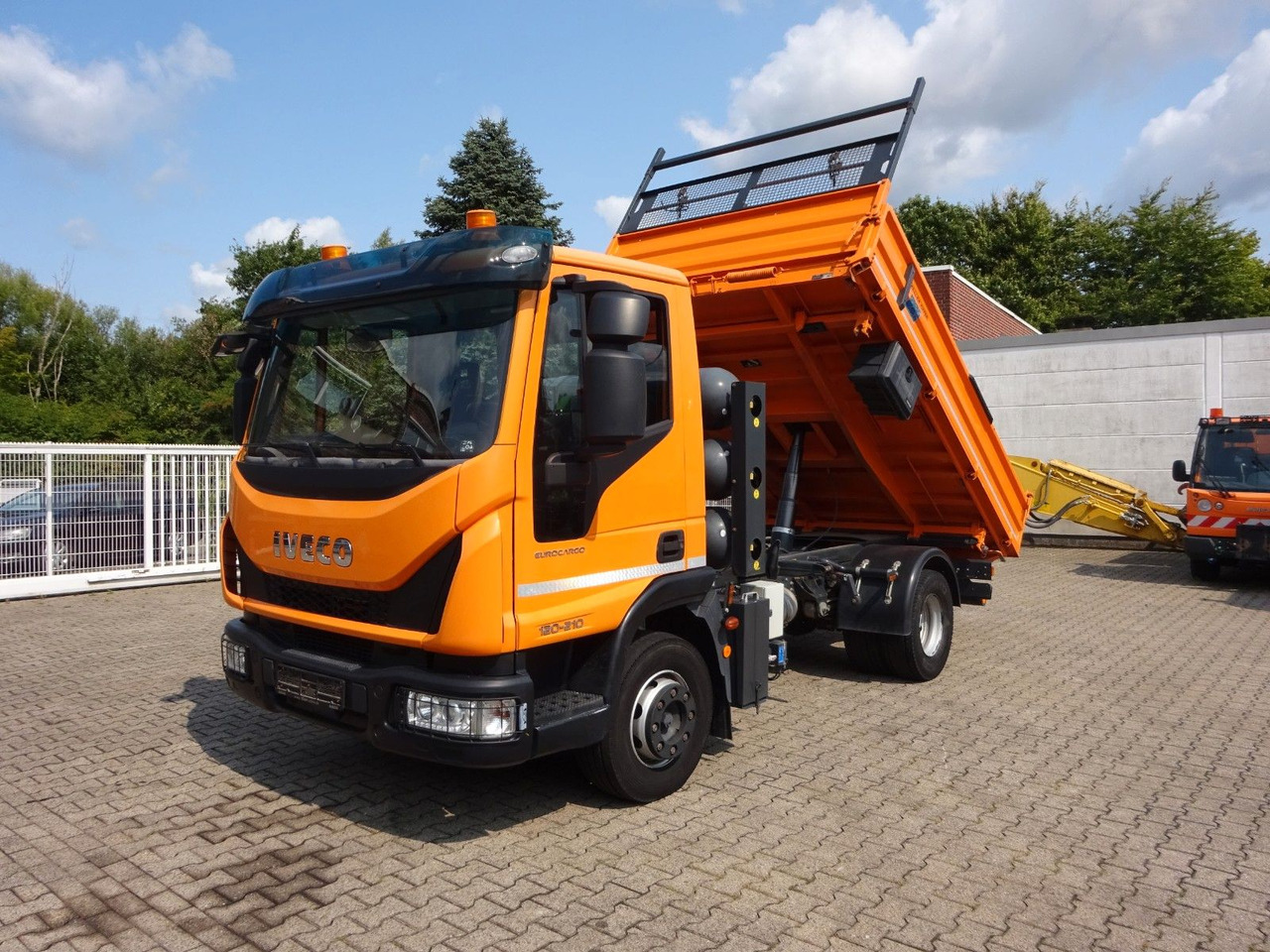 Iveco 120-210 MEILLER 3Skipper CNG GAS 4x2 - Kippiauto kuorma-auto: kuva Iveco 120-210 MEILLER 3Skipper CNG GAS 4x2 - Kippiauto kuorma-auto Iveco 120-210 MEILLER 3Skipper CNG GAS 4x2 - Kippiauto kuorma-auto: kuva Iveco 120-210 MEILLER 3Skipper CNG GAS 4x2 - Kippiauto kuorma-auto