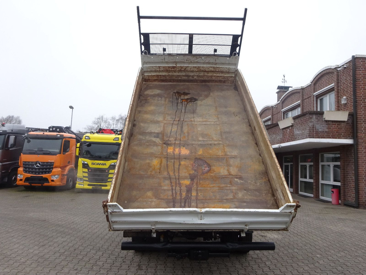 Iveco 80-210 Eurocargo MEILLER 3SKipper 4x2 - Kippiauto kuorma-auto: kuva Iveco 80-210 Eurocargo MEILLER 3SKipper 4x2 - Kippiauto kuorma-auto Iveco 80-210 Eurocargo MEILLER 3SKipper 4x2 - Kippiauto kuorma-auto: kuva Iveco 80-210 Eurocargo MEILLER 3SKipper 4x2 - Kippiauto kuorma-auto