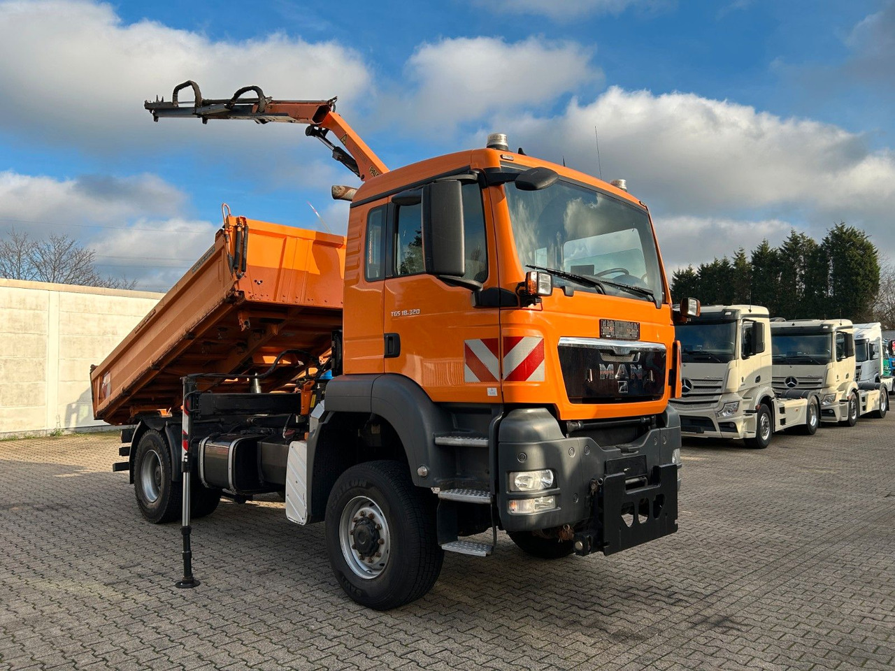 MAN 18.320 3Skipper + PK 7001K + Greifer 4x4 - Kippiauto kuorma-auto, Nosturiauto: kuva MAN 18.320 3Skipper + PK 7001K + Greifer 4x4 - Kippiauto kuorma-auto, Nosturiauto MAN 18.320 3Skipper + PK 7001K + Greifer 4x4 - Kippiauto kuorma-auto, Nosturiauto: kuva MAN 18.320 3Skipper + PK 7001K + Greifer 4x4 - Kippiauto kuorma-auto, Nosturiauto