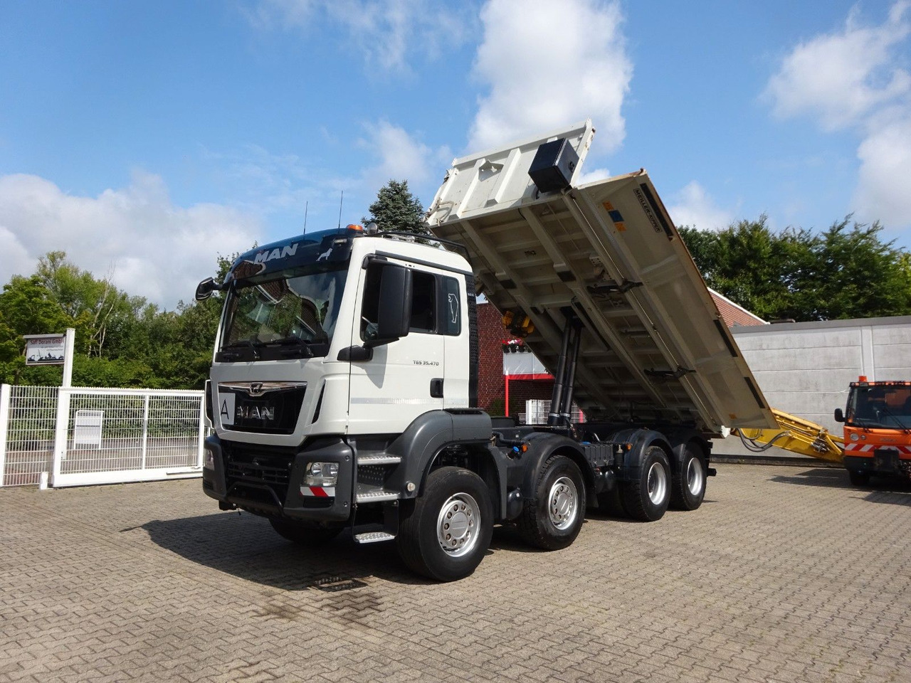 MAN 35.470 TGS MEILLER 3Skipper + Bordmatik 8x4 - Kippiauto kuorma-auto: kuva MAN 35.470 TGS MEILLER 3Skipper + Bordmatik 8x4 - Kippiauto kuorma-auto MAN 35.470 TGS MEILLER 3Skipper + Bordmatik 8x4 - Kippiauto kuorma-auto: kuva MAN 35.470 TGS MEILLER 3Skipper + Bordmatik 8x4 - Kippiauto kuorma-auto