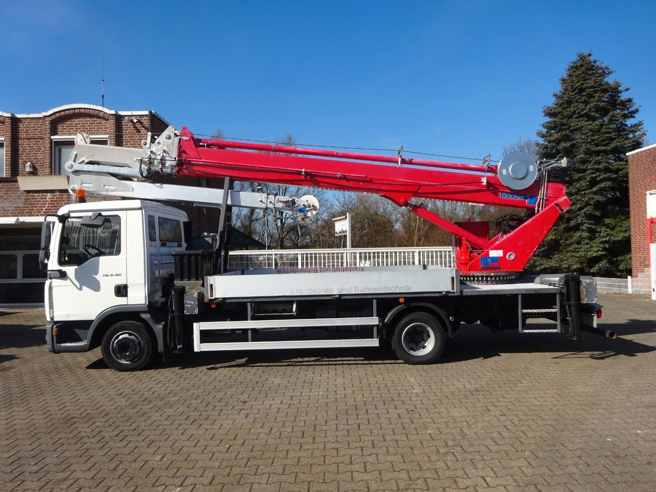 MAN 8.180 TGL + Böcker AK 32 Meter Dachdeckerkran - Nosturiauto: kuva MAN 8.180 TGL + Böcker AK 32 Meter Dachdeckerkran - Nosturiauto MAN 8.180 TGL + Böcker AK 32 Meter Dachdeckerkran - Nosturiauto: kuva MAN 8.180 TGL + Böcker AK 32 Meter Dachdeckerkran - Nosturiauto