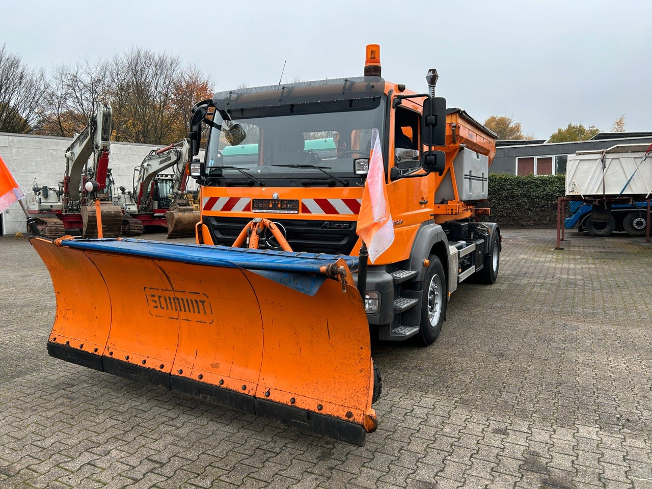 Mercedes-Benz 1824 Axor Abroller mit Schneeschild und Streuer - Koukkulava kuorma-auto: kuva Mercedes-Benz 1824 Axor Abroller mit Schneeschild und Streuer - Koukkulava kuorma-auto Mercedes-Benz 1824 Axor Abroller mit Schneeschild und Streuer - Koukkulava kuorma-auto: kuva Mercedes-Benz 1824 Axor Abroller mit Schneeschild und Streuer - Koukkulava kuorma-auto