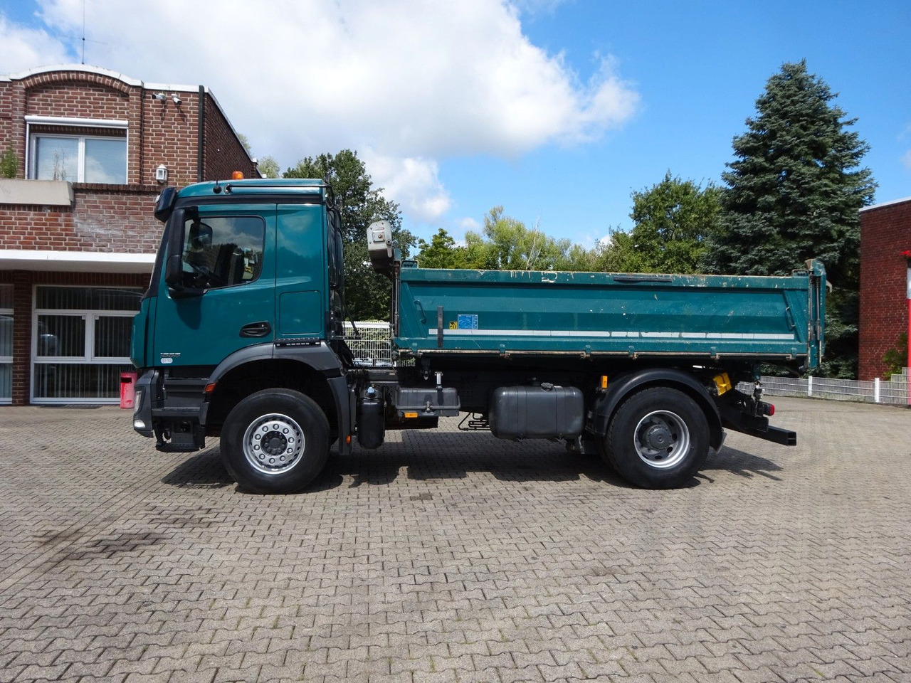 Mercedes-Benz 1833 Actros MEILLER 3Skipper 4x2 - Kippiauto kuorma-auto: kuva Mercedes-Benz 1833 Actros MEILLER 3Skipper 4x2 - Kippiauto kuorma-auto Mercedes-Benz 1833 Actros MEILLER 3Skipper 4x2 - Kippiauto kuorma-auto: kuva Mercedes-Benz 1833 Actros MEILLER 3Skipper 4x2 - Kippiauto kuorma-auto