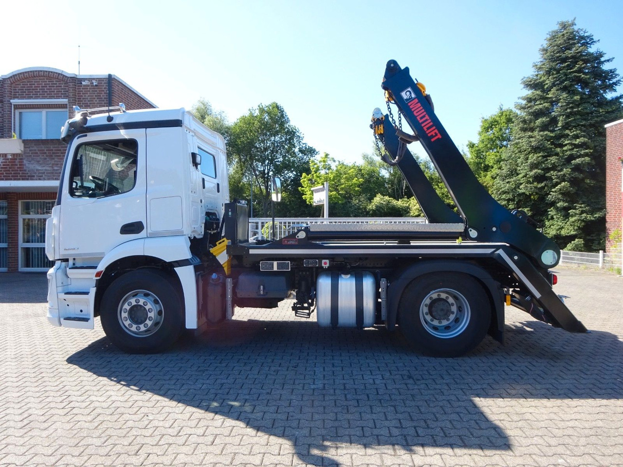 Mercedes-Benz 1840 Actros Absetzkipper NEUFAHRZEUG mit 1645 km - Kippiauto kuorma-auto: kuva Mercedes-Benz 1840 Actros Absetzkipper NEUFAHRZEUG mit 1645 km - Kippiauto kuorma-auto Mercedes-Benz 1840 Actros Absetzkipper NEUFAHRZEUG mit 1645 km - Kippiauto kuorma-auto: kuva Mercedes-Benz 1840 Actros Absetzkipper NEUFAHRZEUG mit 1645 km - Kippiauto kuorma-auto