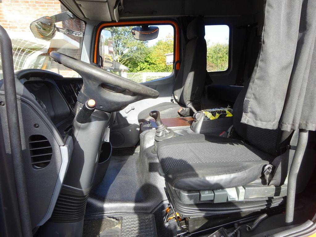 Lava-kuorma-auto Mercedes-Benz 822 Atego Pritsche Doppelkabine 4x2: kuva Lava-kuorma-auto Mercedes-Benz 822 Atego Pritsche Doppelkabine 4x2 Lava-kuorma-auto Mercedes-Benz 822 Atego Pritsche Doppelkabine 4x2: kuva Lava-kuorma-auto Mercedes-Benz 822 Atego Pritsche Doppelkabine 4x2