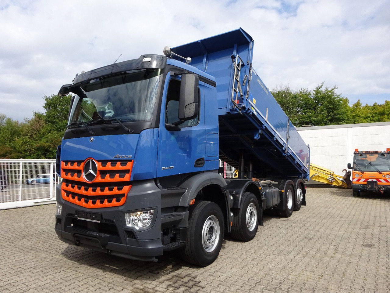 Mercedes-Benz Arocs 3446 MEILER 3 Seitenkipper 8x2 - Kippiauto kuorma-auto: kuva Mercedes-Benz Arocs 3446 MEILER 3 Seitenkipper 8x2 - Kippiauto kuorma-auto Mercedes-Benz Arocs 3446 MEILER 3 Seitenkipper 8x2 - Kippiauto kuorma-auto: kuva Mercedes-Benz Arocs 3446 MEILER 3 Seitenkipper 8x2 - Kippiauto kuorma-auto