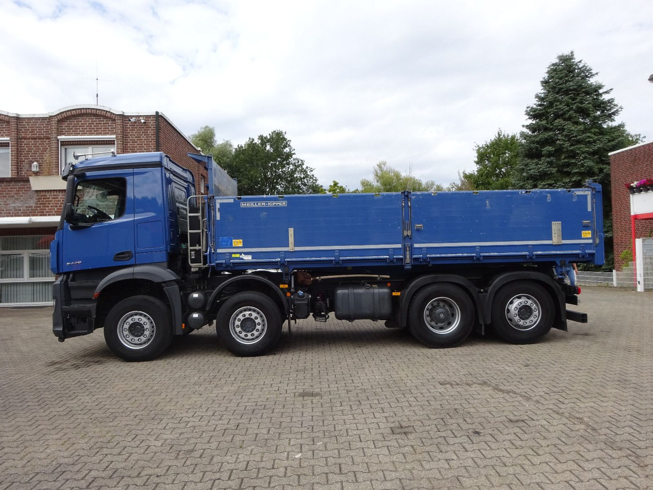 Mercedes-Benz Arocs 3446 MEILER 3 Seitenkipper 8x2 - Kippiauto kuorma-auto: kuva Mercedes-Benz Arocs 3446 MEILER 3 Seitenkipper 8x2 - Kippiauto kuorma-auto Mercedes-Benz Arocs 3446 MEILER 3 Seitenkipper 8x2 - Kippiauto kuorma-auto: kuva Mercedes-Benz Arocs 3446 MEILER 3 Seitenkipper 8x2 - Kippiauto kuorma-auto