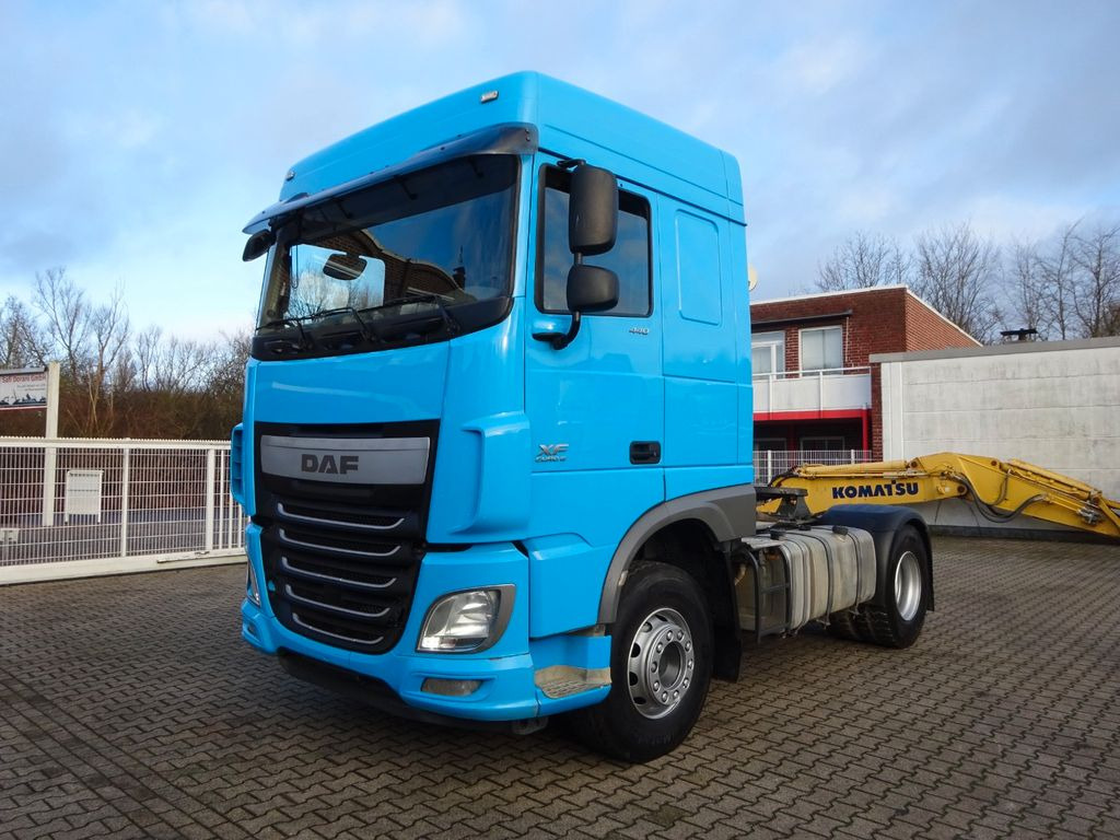 DAF XF 440 + Hydrl. Pumpe 4x2 - Vetopöytäauto: kuva DAF XF 440 + Hydrl. Pumpe 4x2 - Vetopöytäauto DAF XF 440 + Hydrl. Pumpe 4x2 - Vetopöytäauto: kuva DAF XF 440 + Hydrl. Pumpe 4x2 - Vetopöytäauto