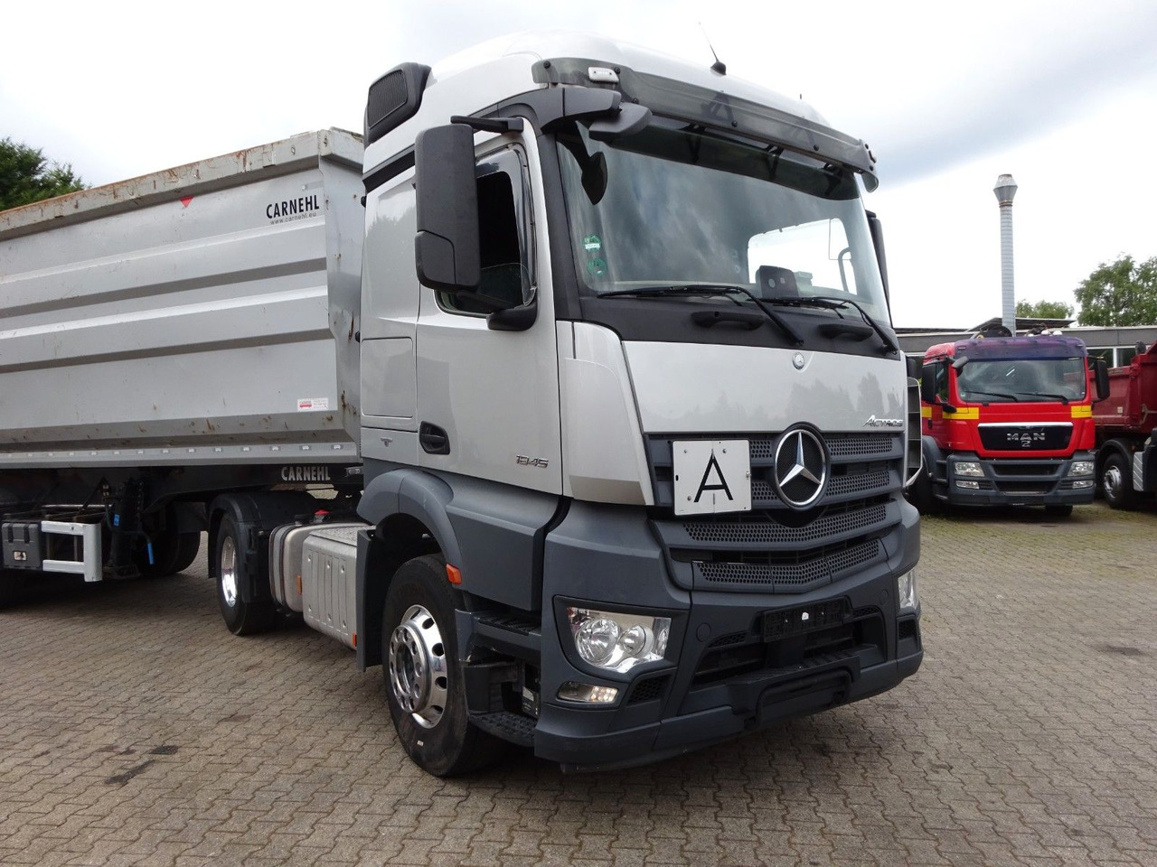 Vetopöytäauto Mercedes-Benz 845 Actros SZM mit Hydraulik Pumpe 4x2: kuva Vetopöytäauto Mercedes-Benz 845 Actros SZM mit Hydraulik Pumpe 4x2