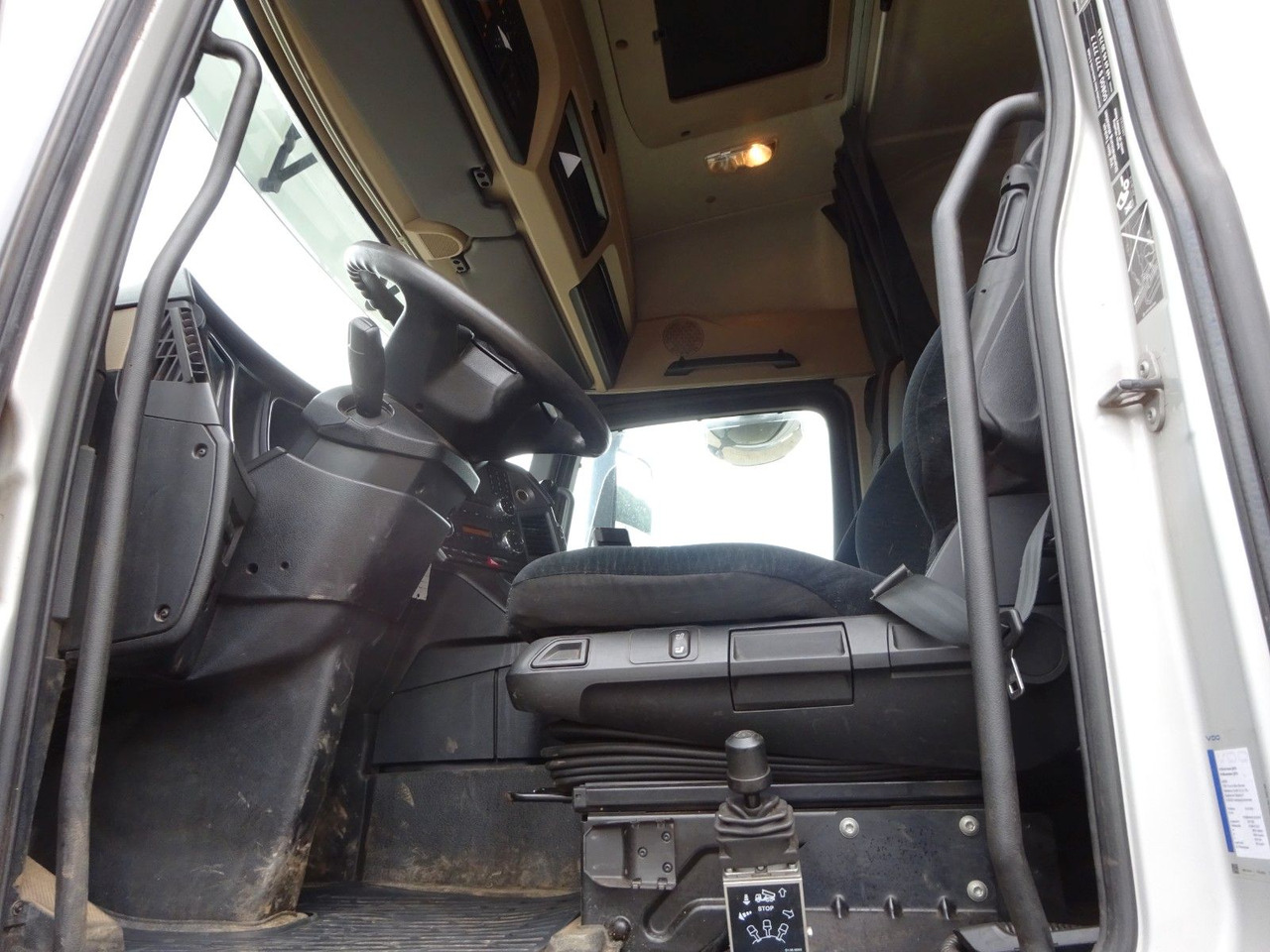 Vetopöytäauto Mercedes-Benz 845 Actros SZM mit Hydraulik Pumpe 4x2: kuva Vetopöytäauto Mercedes-Benz 845 Actros SZM mit Hydraulik Pumpe 4x2