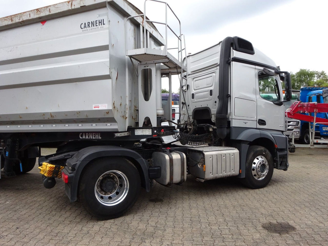 Vetopöytäauto Mercedes-Benz 845 Actros SZM mit Hydraulik Pumpe 4x2: kuva Vetopöytäauto Mercedes-Benz 845 Actros SZM mit Hydraulik Pumpe 4x2