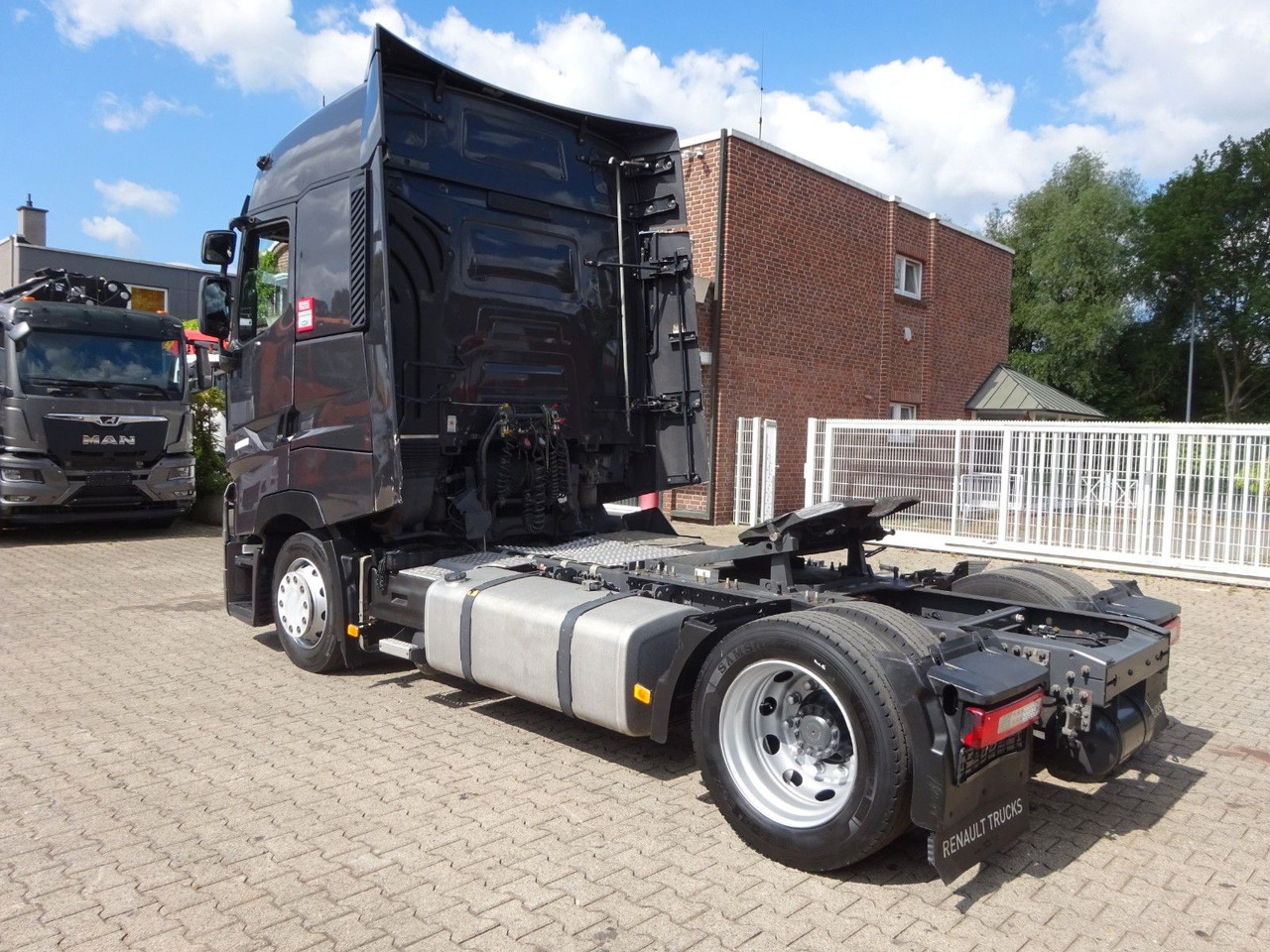Renault T 520 Komfort SZM 4x2 - Vetopöytäauto: kuva Renault T 520 Komfort SZM 4x2 - Vetopöytäauto Renault T 520 Komfort SZM 4x2 - Vetopöytäauto: kuva Renault T 520 Komfort SZM 4x2 - Vetopöytäauto
