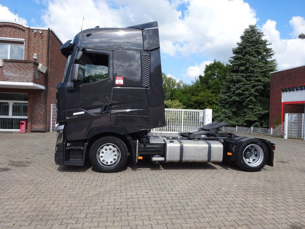 Renault T 520 Komfort SZM 4x2 - Vetopöytäauto: kuva Renault T 520 Komfort SZM 4x2 - Vetopöytäauto Renault T 520 Komfort SZM 4x2 - Vetopöytäauto: kuva Renault T 520 Komfort SZM 4x2 - Vetopöytäauto