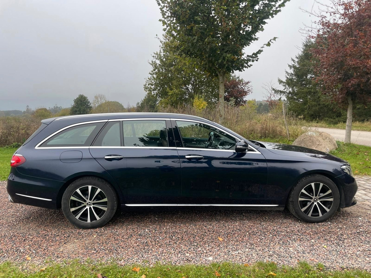 Mercedes-Benz E 220 T-Modell E 220 d *4Matic* - Farmari: kuva Mercedes-Benz E 220 T-Modell E 220 d *4Matic* - Farmari Mercedes-Benz E 220 T-Modell E 220 d *4Matic* - Farmari: kuva Mercedes-Benz E 220 T-Modell E 220 d *4Matic* - Farmari