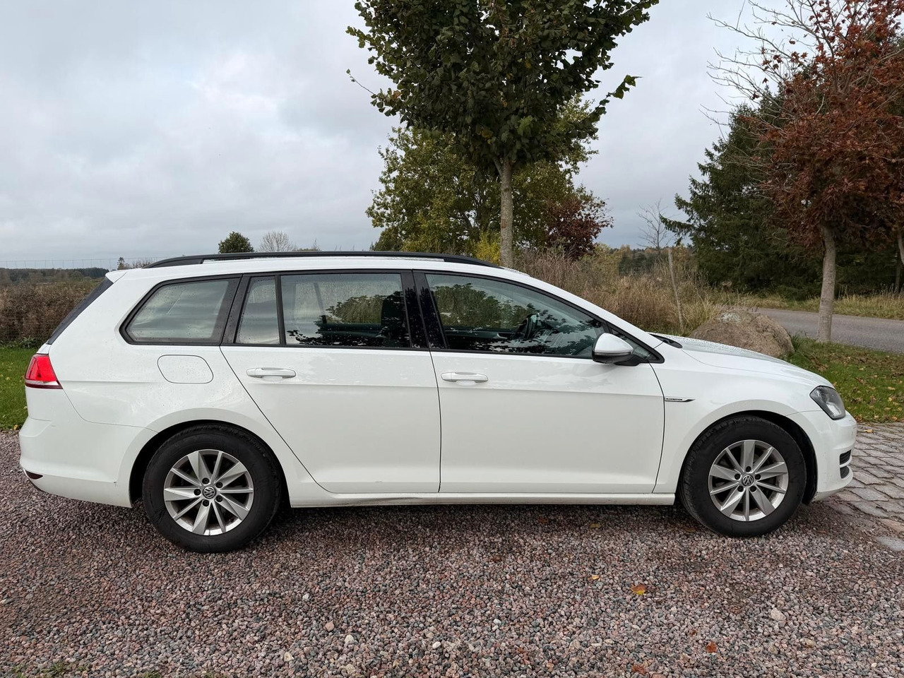 Volkswagen Golf VII Trendline BlueMotion - Farmari: kuva Volkswagen Golf VII Trendline BlueMotion - Farmari Volkswagen Golf VII Trendline BlueMotion - Farmari: kuva Volkswagen Golf VII Trendline BlueMotion - Farmari