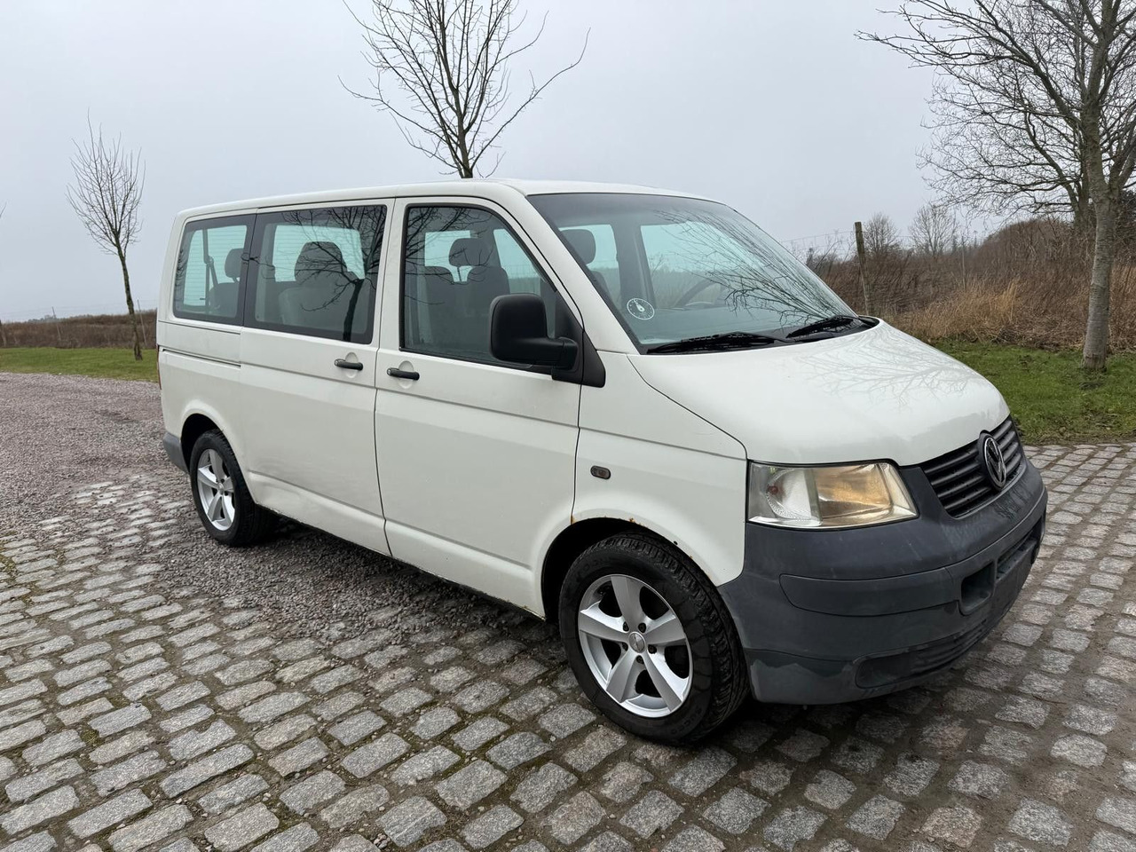 Volkswagen T5 Transporter 1.9 TDI *9 Sitze * 3900 € - Pikkubussi: kuva Volkswagen T5 Transporter 1.9 TDI *9 Sitze * 3900 € - Pikkubussi Volkswagen T5 Transporter 1.9 TDI *9 Sitze * 3900 € - Pikkubussi: kuva Volkswagen T5 Transporter 1.9 TDI *9 Sitze * 3900 € - Pikkubussi