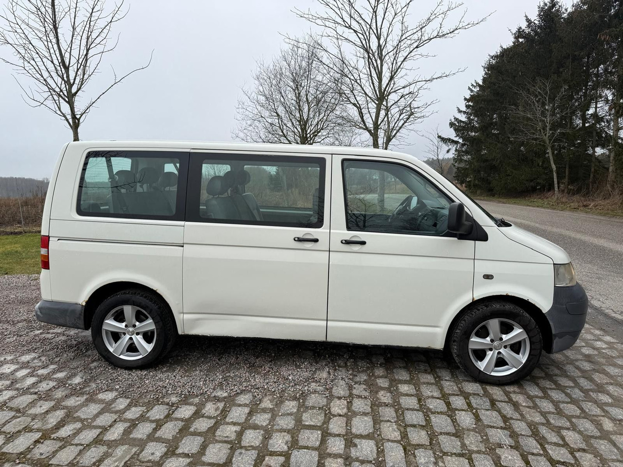Volkswagen T5 Transporter 1.9 TDI *9 Sitze * 3900 € - Pikkubussi: kuva Volkswagen T5 Transporter 1.9 TDI *9 Sitze * 3900 € - Pikkubussi Volkswagen T5 Transporter 1.9 TDI *9 Sitze * 3900 € - Pikkubussi: kuva Volkswagen T5 Transporter 1.9 TDI *9 Sitze * 3900 € - Pikkubussi