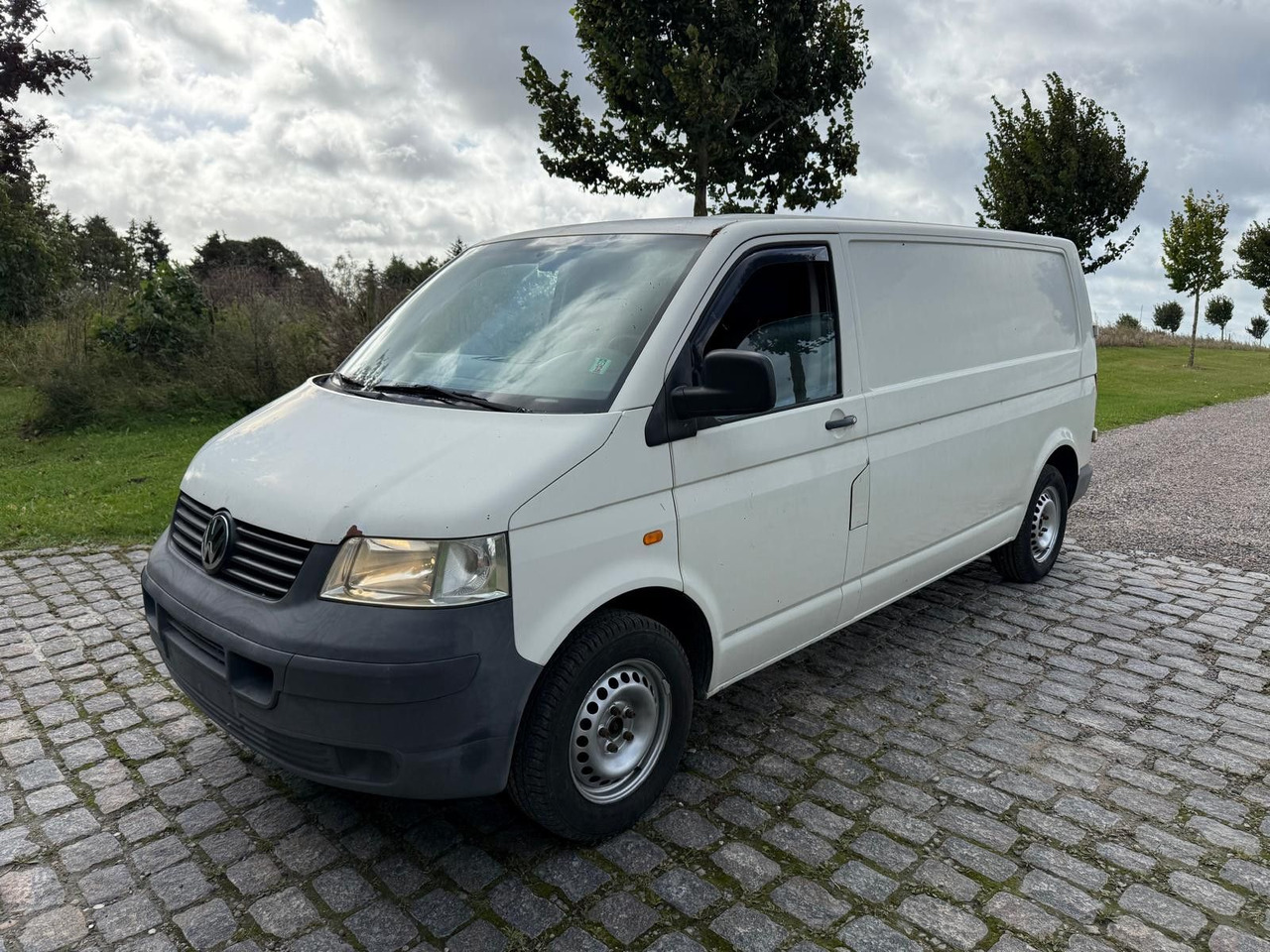 Volkswagen T5 Transporter 2.5 TDI Kasten lang - Pieni pakettiauto: kuva Volkswagen T5 Transporter 2.5 TDI Kasten lang - Pieni pakettiauto Volkswagen T5 Transporter 2.5 TDI Kasten lang - Pieni pakettiauto: kuva Volkswagen T5 Transporter 2.5 TDI Kasten lang - Pieni pakettiauto