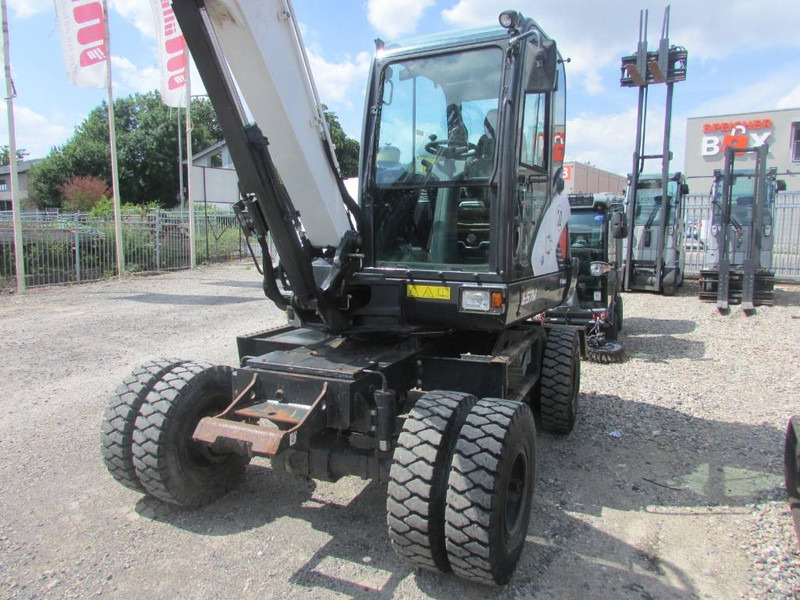 Bobcat E 57 W 35.000 EUR - Pyöräalustainen kaivinkone: kuva Bobcat E 57 W 35.000 EUR - Pyöräalustainen kaivinkone Bobcat E 57 W 35.000 EUR - Pyöräalustainen kaivinkone: kuva Bobcat E 57 W 35.000 EUR - Pyöräalustainen kaivinkone