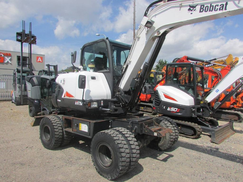 Bobcat E 57 W 35.000 EUR - Pyöräalustainen kaivinkone: kuva Bobcat E 57 W 35.000 EUR - Pyöräalustainen kaivinkone Bobcat E 57 W 35.000 EUR - Pyöräalustainen kaivinkone: kuva Bobcat E 57 W 35.000 EUR - Pyöräalustainen kaivinkone