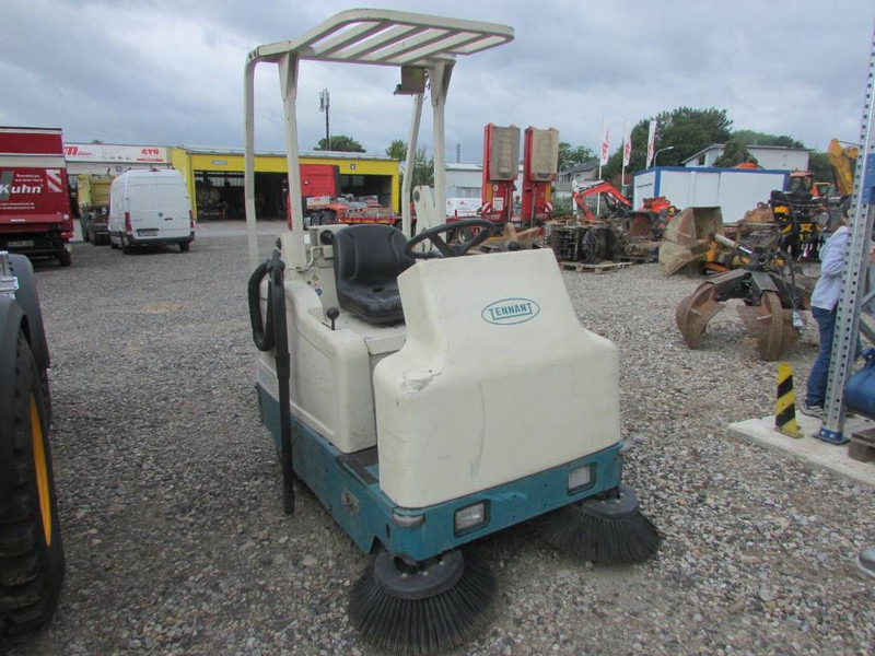 TENNANT 6200U01 964 Kehrmaschine 1.000 EUR - Lakaisuauto: kuva TENNANT 6200U01 964 Kehrmaschine 1.000 EUR - Lakaisuauto TENNANT 6200U01 964 Kehrmaschine 1.000 EUR - Lakaisuauto: kuva TENNANT 6200U01 964 Kehrmaschine 1.000 EUR - Lakaisuauto
