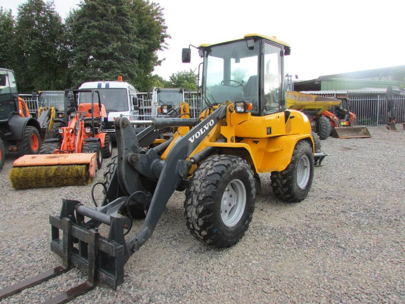 Volvo L 35 B-Z Radlader 16.000 EUR - Pyöräkuormaaja: kuva Volvo L 35 B-Z Radlader 16.000 EUR - Pyöräkuormaaja Volvo L 35 B-Z Radlader 16.000 EUR - Pyöräkuormaaja: kuva Volvo L 35 B-Z Radlader 16.000 EUR - Pyöräkuormaaja