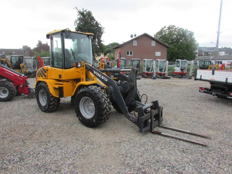 Volvo L 35 B-Z Radlader 16.000 EUR - Pyöräkuormaaja: kuva Volvo L 35 B-Z Radlader 16.000 EUR - Pyöräkuormaaja Volvo L 35 B-Z Radlader 16.000 EUR - Pyöräkuormaaja: kuva Volvo L 35 B-Z Radlader 16.000 EUR - Pyöräkuormaaja