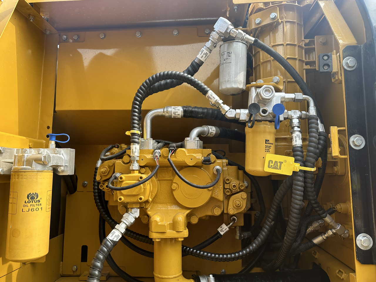 CATERPILLAR 320D2 - Pyöräalustainen kaivinkone: kuva CATERPILLAR 320D2 - Pyöräalustainen kaivinkone CATERPILLAR 320D2 - Pyöräalustainen kaivinkone: kuva CATERPILLAR 320D2 - Pyöräalustainen kaivinkone