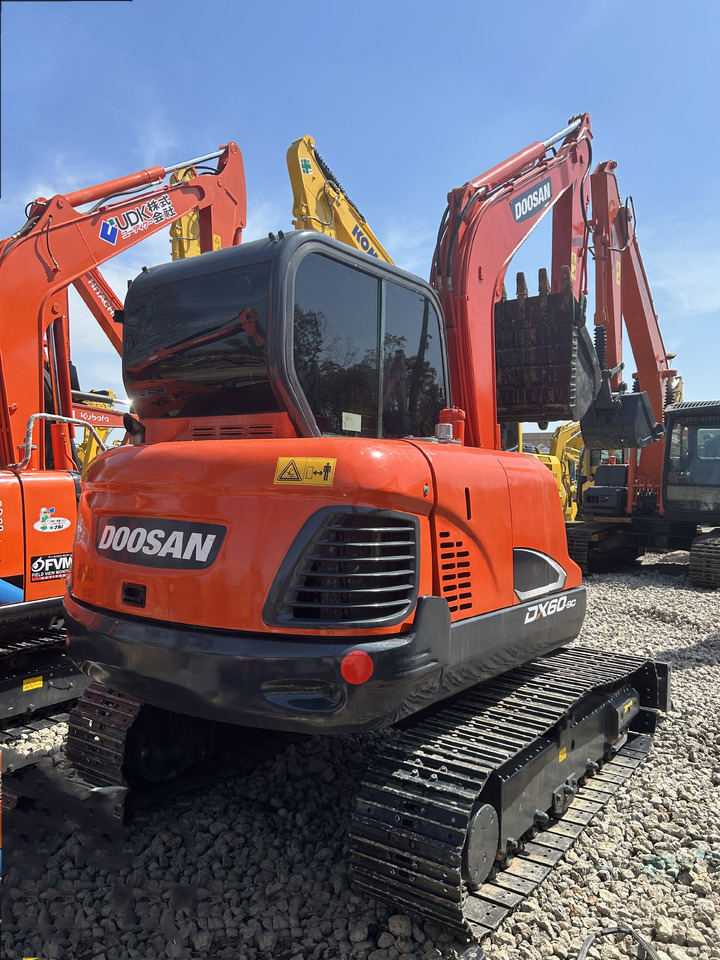 Doosan DX60 - Minikuormaaja: kuva Doosan DX60 - Minikuormaaja Doosan DX60 - Minikuormaaja: kuva Doosan DX60 - Minikuormaaja