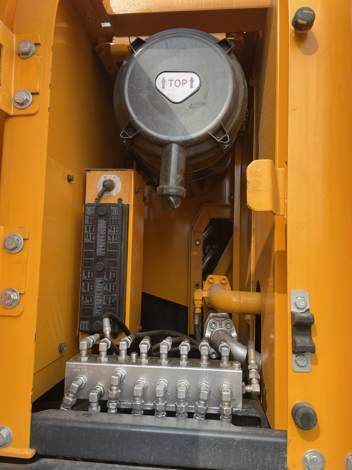 Hyundai R220LC-9S - Telakaivukone: kuva Hyundai R220LC-9S - Telakaivukone Hyundai R220LC-9S - Telakaivukone: kuva Hyundai R220LC-9S - Telakaivukone