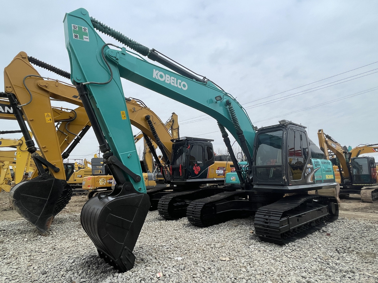 KOBELCO SK200-8 - Telakaivukone: kuva KOBELCO SK200-8 - Telakaivukone KOBELCO SK200-8 - Telakaivukone: kuva KOBELCO SK200-8 - Telakaivukone