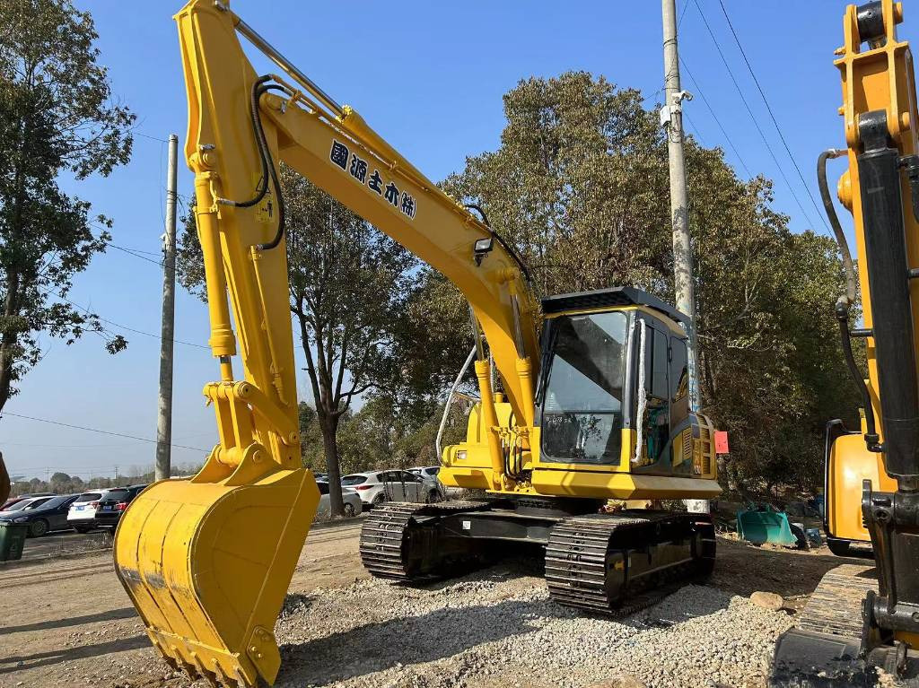 KOMATSU PC 130-8 - Telakaivukone: kuva KOMATSU PC 130-8 - Telakaivukone KOMATSU PC 130-8 - Telakaivukone: kuva KOMATSU PC 130-8 - Telakaivukone