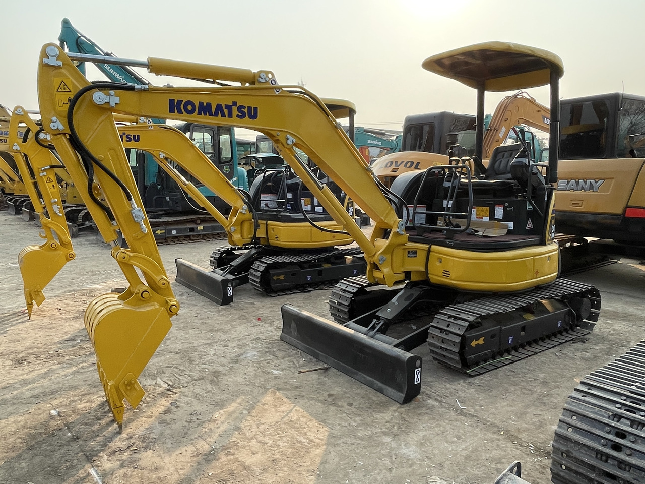 KOMATSU PC30MR-3 - Minikuormaaja: kuva KOMATSU PC30MR-3 - Minikuormaaja KOMATSU PC30MR-3 - Minikuormaaja: kuva KOMATSU PC30MR-3 - Minikuormaaja