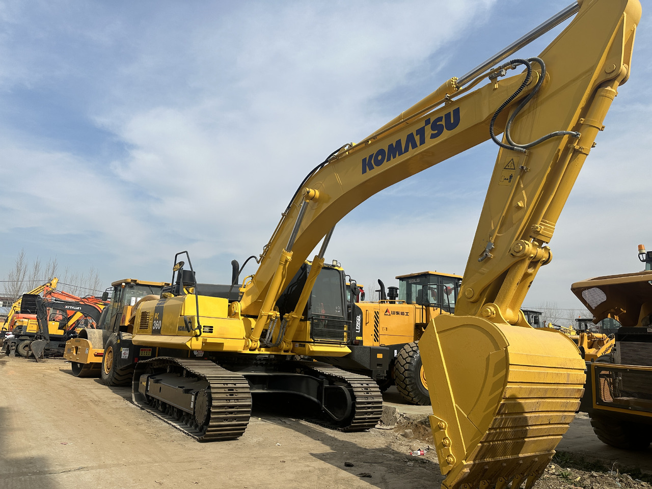 KOMATSU PC360 - Telakaivukone: kuva KOMATSU PC360 - Telakaivukone KOMATSU PC360 - Telakaivukone: kuva KOMATSU PC360 - Telakaivukone