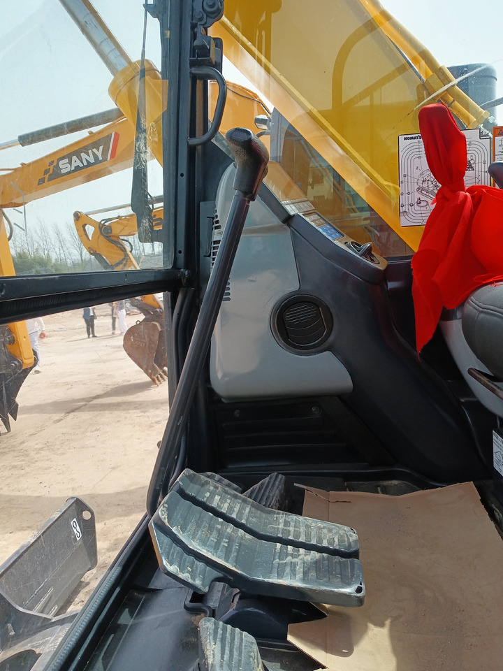 Telakaivukone KOMATSU PC60-8: kuva Telakaivukone KOMATSU PC60-8 Telakaivukone KOMATSU PC60-8: kuva Telakaivukone KOMATSU PC60-8