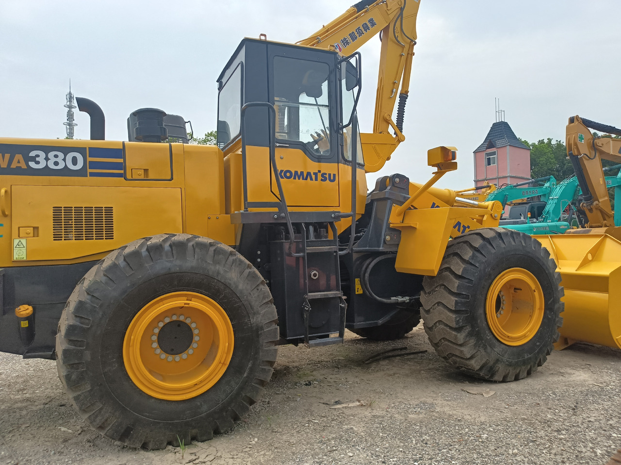 KOMATSU WA380-3 - Pyöräkuormaaja: kuva KOMATSU WA380-3 - Pyöräkuormaaja KOMATSU WA380-3 - Pyöräkuormaaja: kuva KOMATSU WA380-3 - Pyöräkuormaaja