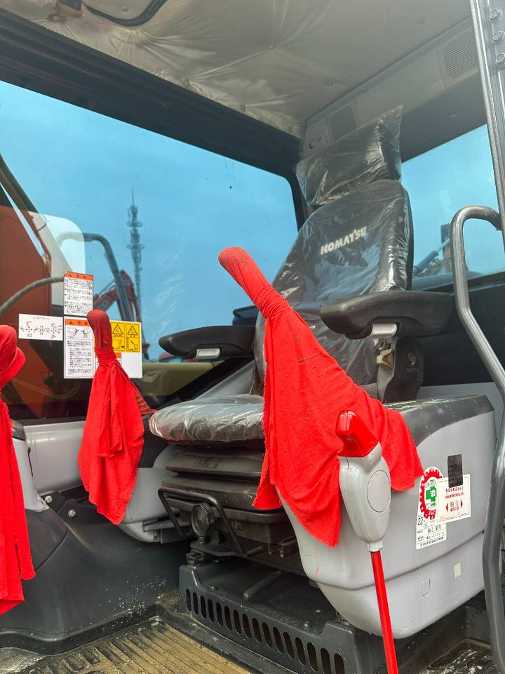 Komatsu PC 130 - Minikuormaaja: kuva Komatsu PC 130 - Minikuormaaja Komatsu PC 130 - Minikuormaaja: kuva Komatsu PC 130 - Minikuormaaja